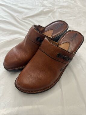 Born Brown Leather Clogs Slip‑On Comfort Shoes Handcrafted Style